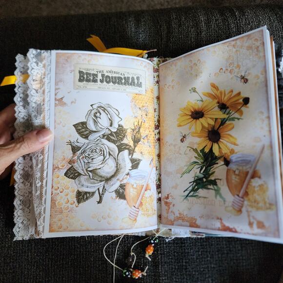 ADORABLE "BEE" Junk Journal, 9in x 6in x 1.75in, 166 pages - Picture 12 of 14